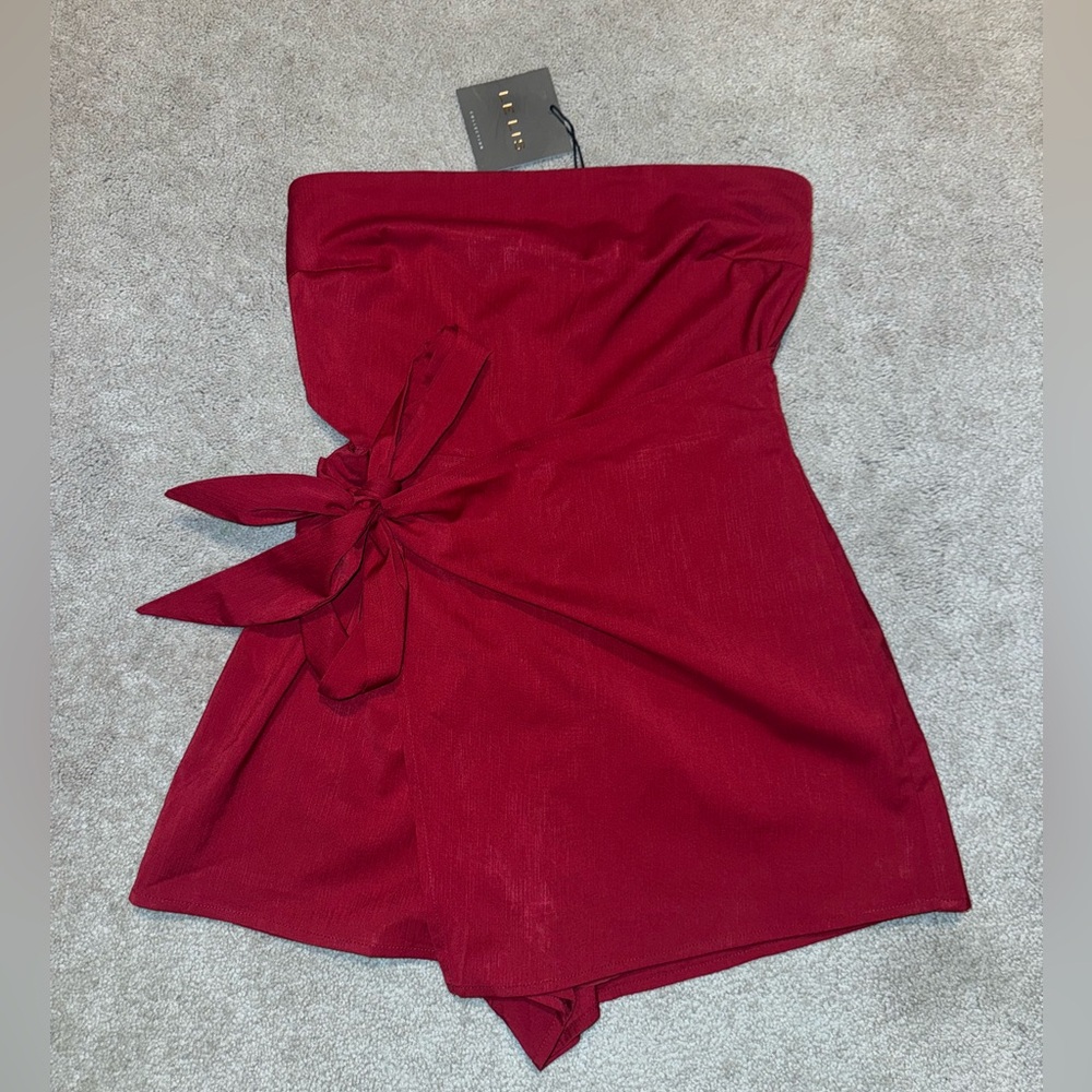 Le Lis wrap tube romper size small